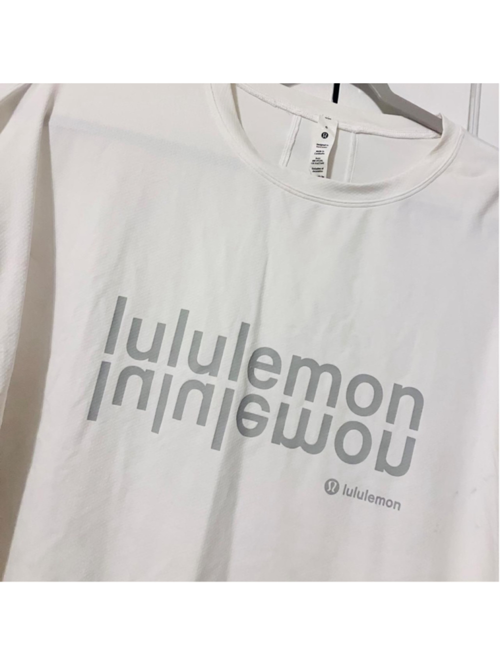 Lululemon "Muscle Love" Cropped Long Sleeve Top (White/Silver, 6) - Picture 2 of 3